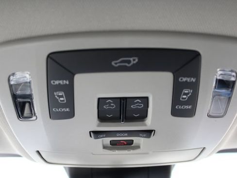 Certified 2026 Toyota Sienna XLE FWD image 15