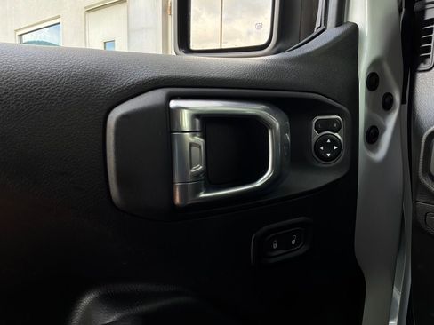 Used 2025 Jeep Wrangler Unlimited Sport AWD/4WD image 17