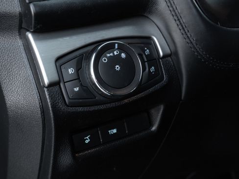 Used 2019 Ford Explorer Platinum image 12