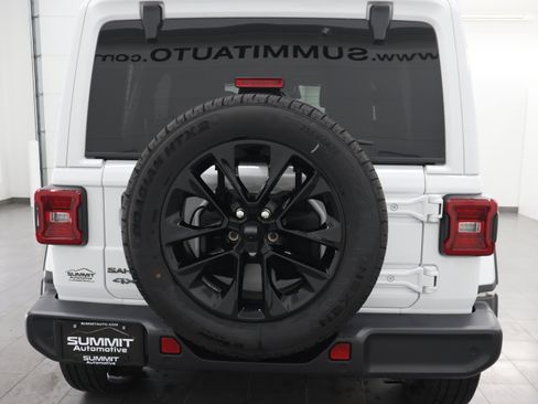 Used 2025 Jeep Wrangler Unlimited Sahara AWD/4WD image 25
