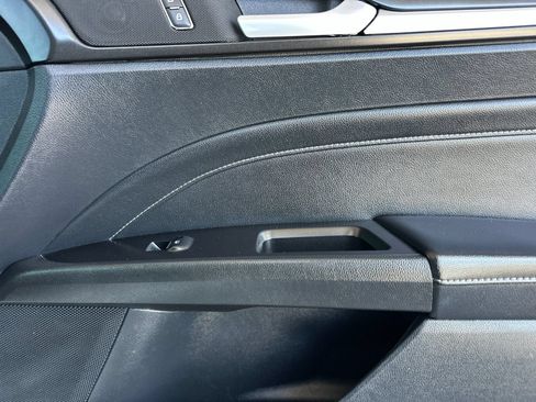 Used 2020 Ford Fusion Titanium AWD/4WD image 21