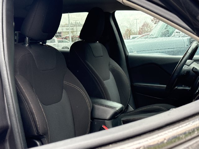 Used 2016 Jeep Cherokee Latitude w/ Comfort & Sound Group FWD image 21