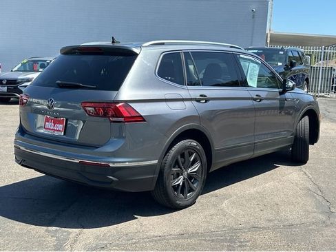 Used 2024 Volkswagen Tiguan SE FWD image 11