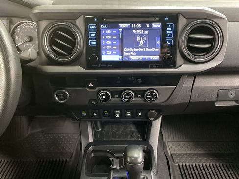 Used 2018 Toyota Tacoma TRD Sport w/ Technology Package image 25