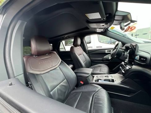 Used 2024 Ford Explorer Platinum w/ Technology Package AWD/4WD image 4