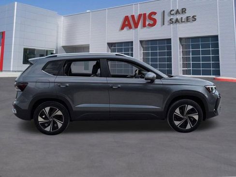 Used 2025 Volkswagen Taos SE AWD/4WD image 5