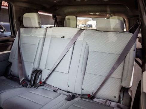 Used 2023 GMC Yukon SLE image 29