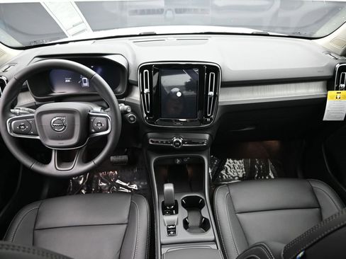 New 2025 Volvo XC40 B5 Core w/ Protection Package Premier image 18