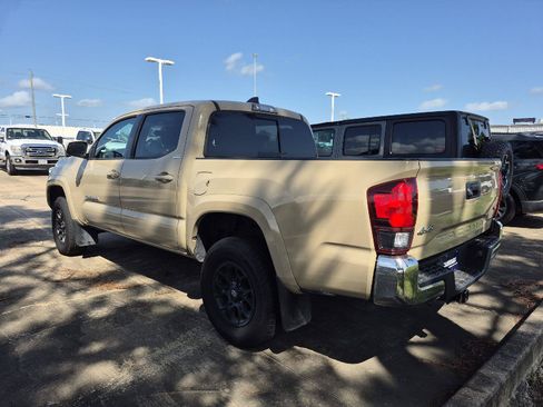Used 2020 Toyota Tacoma SR5 AWD/4WD image 10