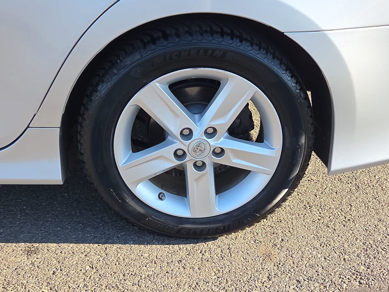 Used 2013 Toyota Camry SE FWD image 16