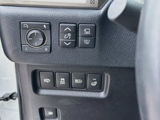 Used 2021 Lexus GX 460 Luxury w/ Accessory Package AWD/4WD image 36
