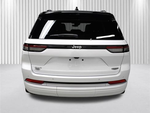 New 2026 Jeep Grand Cherokee Summit w/ MOPAR Finishing Package AWD/4WD image 4
