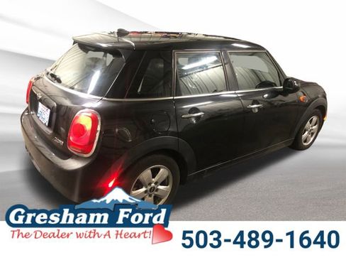 Used 2016 MINI Cooper 4-Door Hardtop image 6