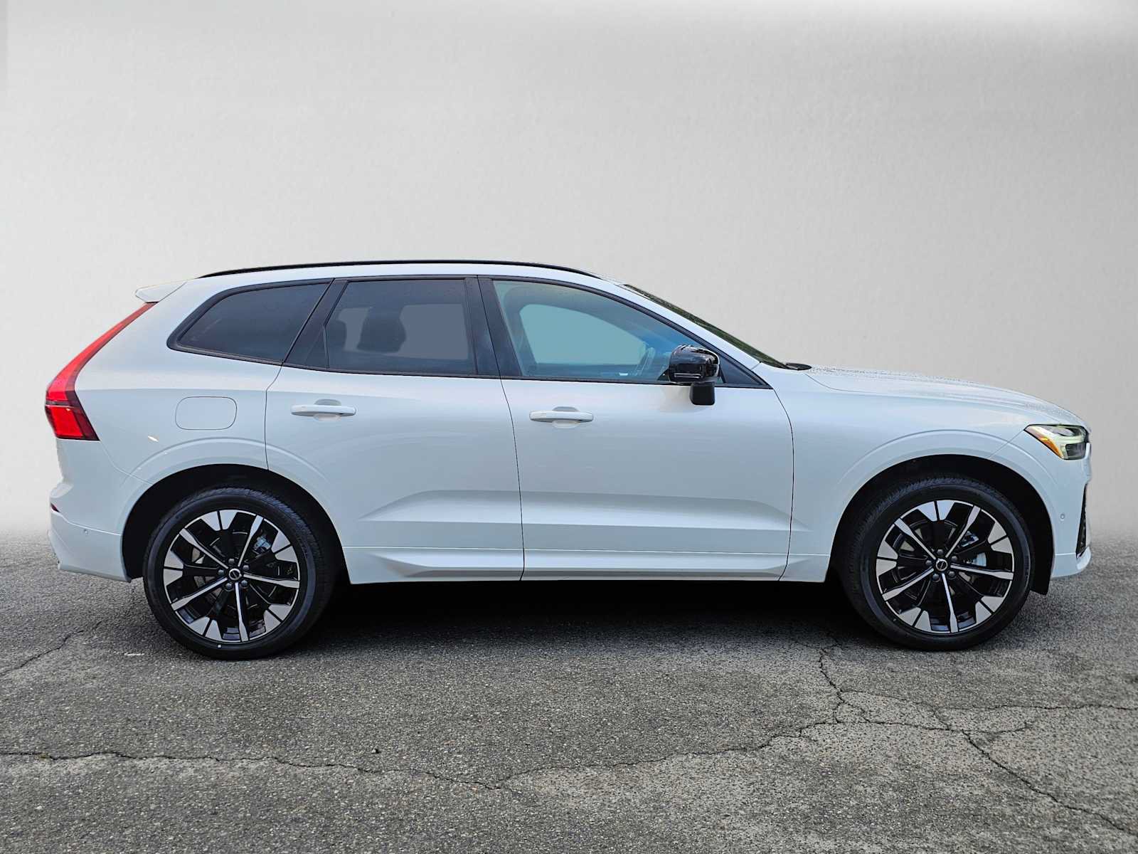 Used 2026 Volvo XC60 B5 Plus w/ Climate Package AWD/4WD image 2