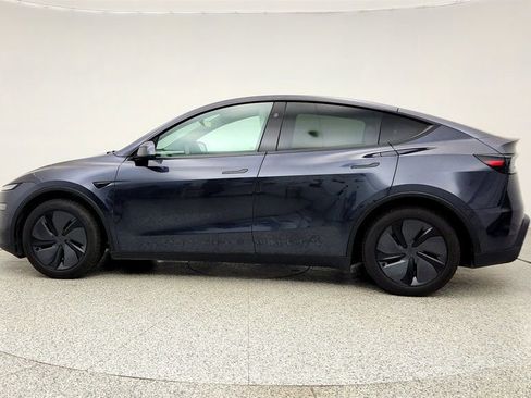 Used 2026 Tesla Model Y 2WD image 8