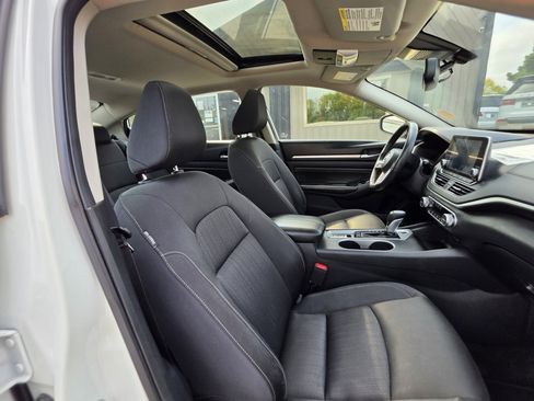 Used 2019 Nissan Altima 2.5 SV FWD image 12