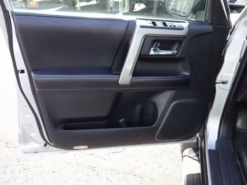 Used 2016 Toyota 4Runner SR5 image 27