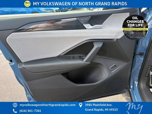 Used 2025 Volkswagen Tiguan SE R-Line AWD/4WD image 11