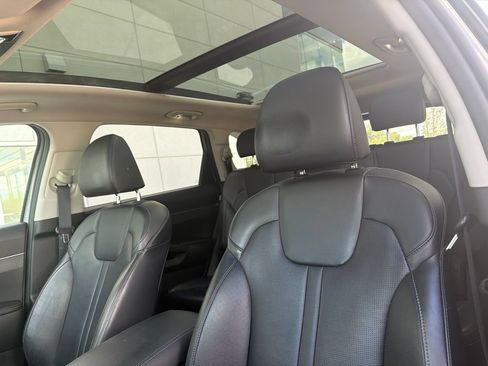 Certified 2024 Kia Sorento S w/ Panoramic Sunroof Package AWD/4WD image 5