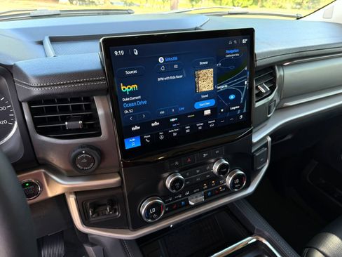 Used 2023 Ford Expedition XLT AWD/4WD image 16