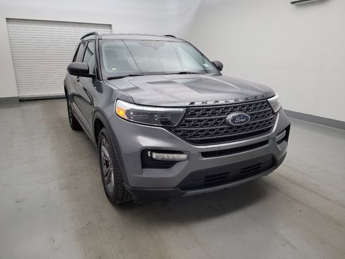 Used 2021 Ford Explorer XLT w/ Equipment Group 202A AWD/4WD image 14