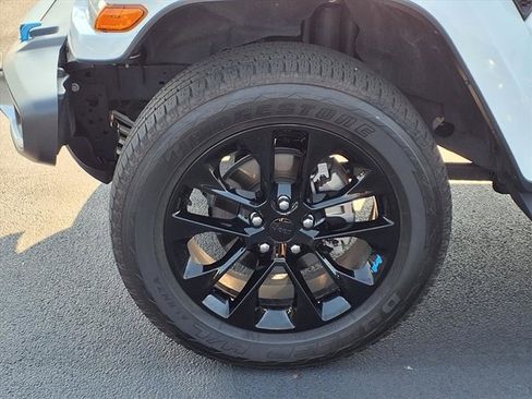 Used 2022 Jeep Wrangler Unlimited Sahara w/ Cold Weather Group image 30