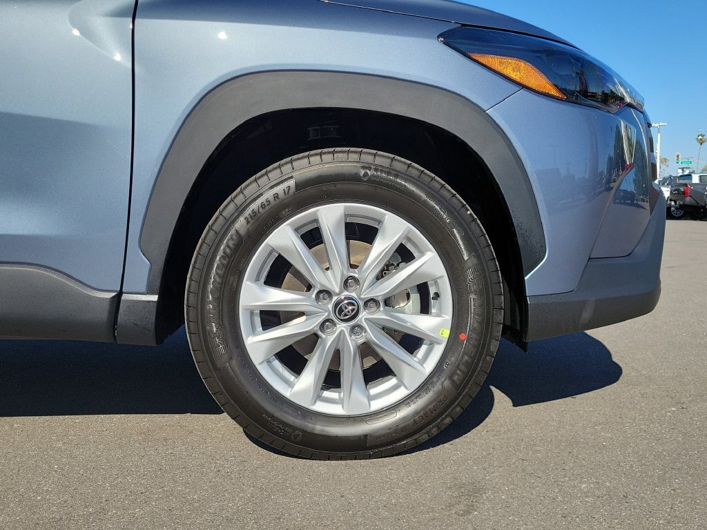New 2026 Toyota Corolla Cross LE w/ Moonroof Package FWD image 6