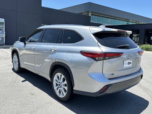 Used 2021 Toyota Highlander Limited FWD image 5