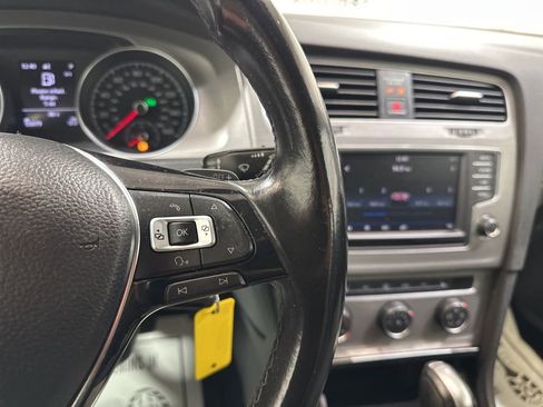 Used 2017 Volkswagen Golf S image 30