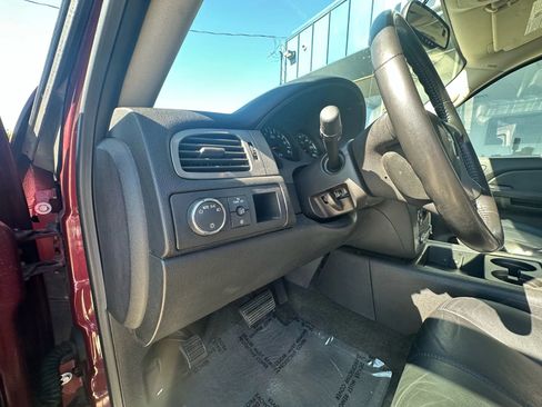 Used 2008 Chevrolet Avalanche LT image 11