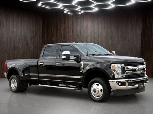 Used 2019 Ford F350 XLT w/ XLT Premium Package AWD/4WD image 1