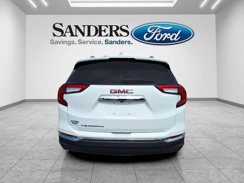 Used 2024 GMC Terrain SLT image 3
