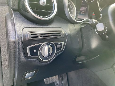 Used 2019 Mercedes-Benz GLC 300 4MATIC w/ Premium Package image 30