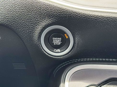 Used 2022 Dodge Challenger SXT w/ Driver Convenience Group AWD/4WD image 28