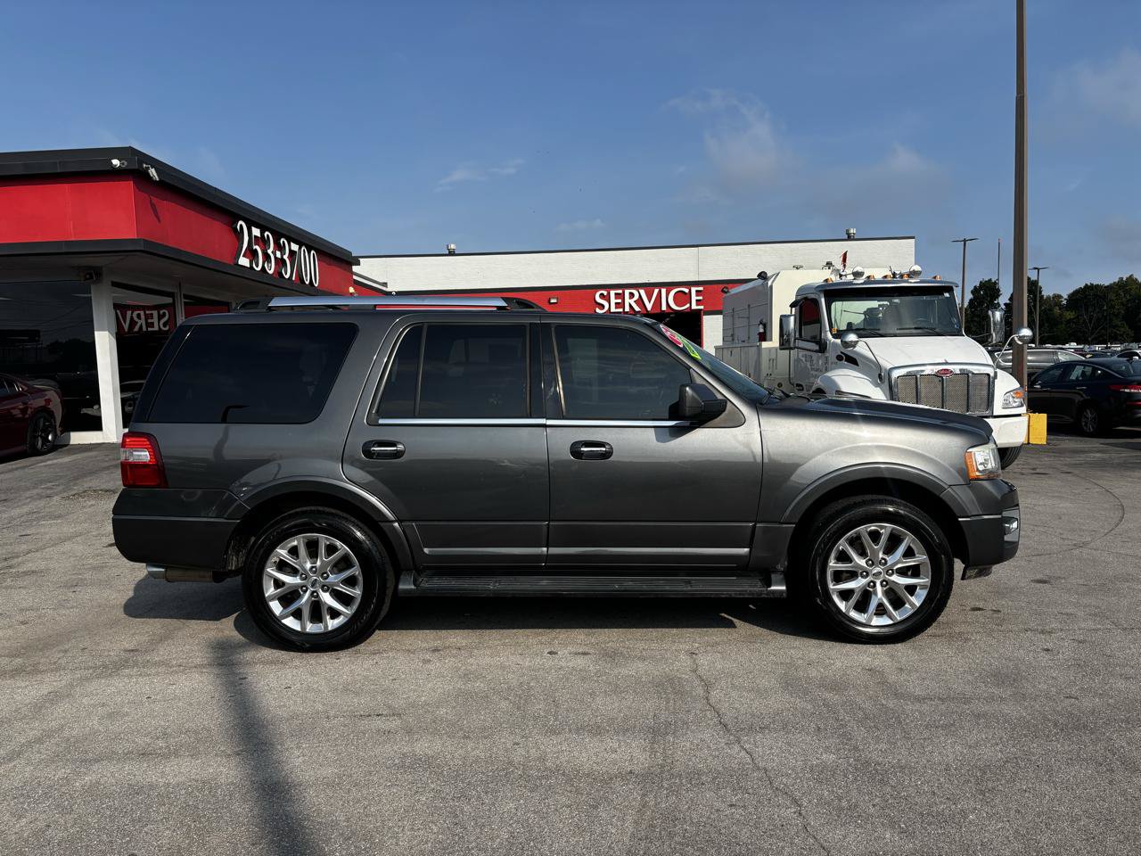 Used 2015 Ford Expedition Limited AWD/4WD image 2