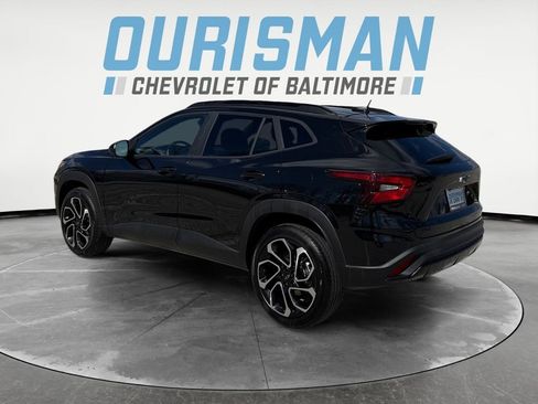 Certified 2025 Chevrolet Trax RS w/ Sunroof Package FWD image 4