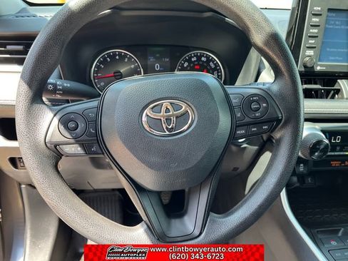 Used 2022 Toyota RAV4 XLE AWD/4WD image 14