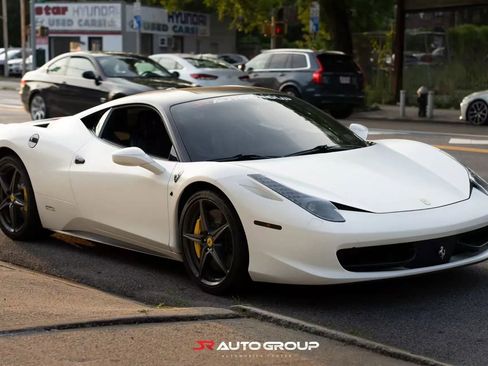 Used 2015 Ferrari 458 Italia Coupe RWD image 2