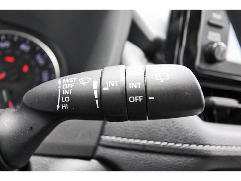 Used 2019 Toyota RAV4 XLE w/ Convenience Package FWD image 18