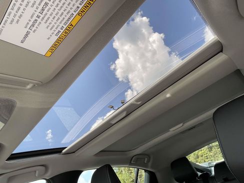 Used 2026 Toyota Prius FWD image 17