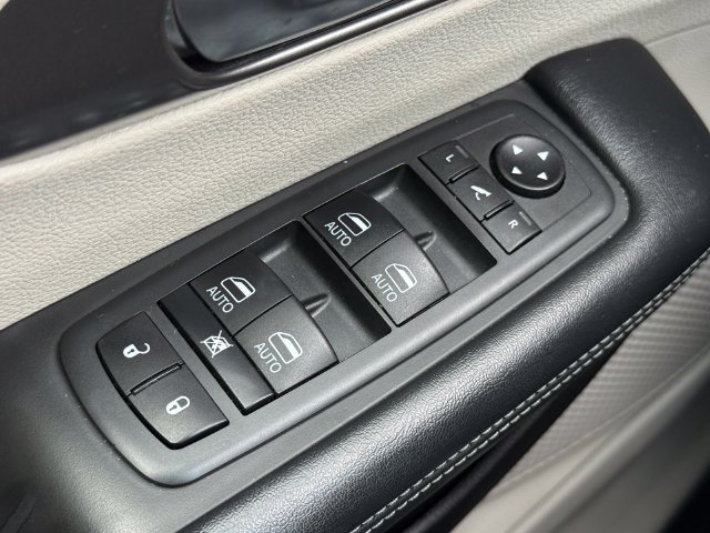 Used 2019 Chrysler Pacifica Limited FWD image 27