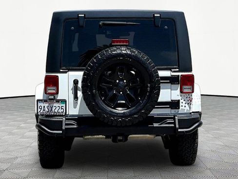 Used 2016 Jeep Wrangler Unlimited Sahara AWD/4WD image 5