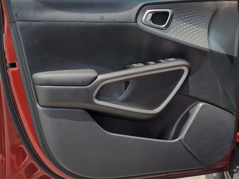 Used 2025 Kia Soul LX FWD image 15