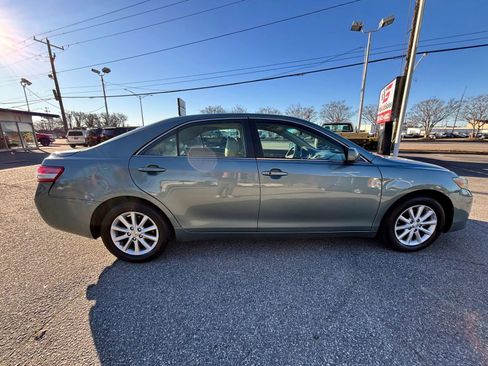 Used 2011 Toyota Camry XLE w/ XLE Extra-Value Pkg #1 FWD image 7