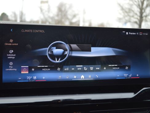 Certified 2024 BMW 530i w/ Premium Package image 21