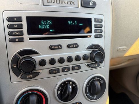 Used 2005 Chevrolet Equinox LT w/ Preferred Equipment Group AWD/4WD image 19