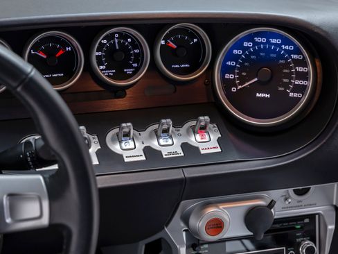 Used 2005 Ford GT RWD image 42