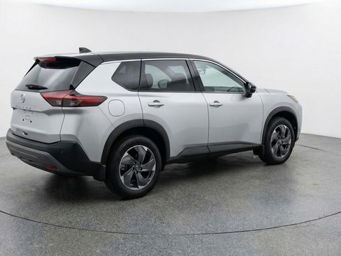 Used 2025 Nissan Rogue SV AWD/4WD image 9