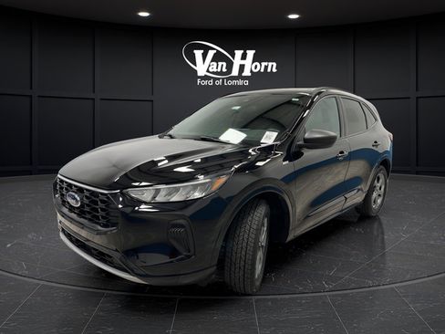 Used 2024 Ford Escape ST-Line w/ Tech Pack #1 AWD/4WD image 7