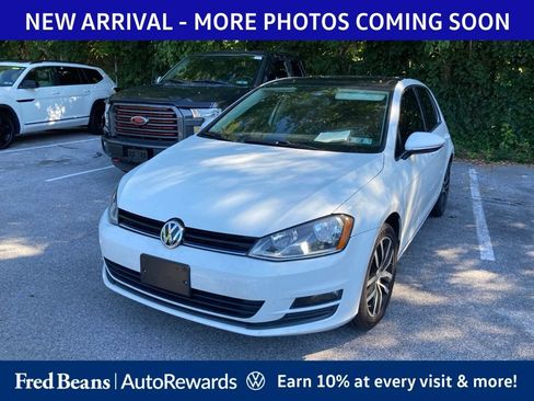 Used 2017 Volkswagen Golf SE FWD image 3
